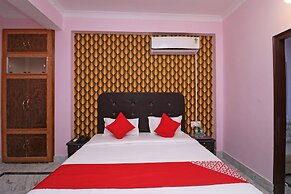 OYO 33471 Hotel Magadh Empire