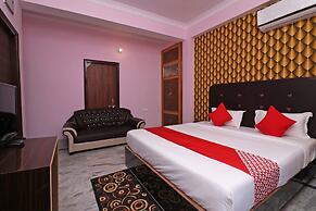 OYO 33471 Hotel Magadh Empire