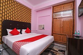 OYO 33471 Hotel Magadh Empire