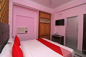 OYO 33471 Hotel Magadh Empire