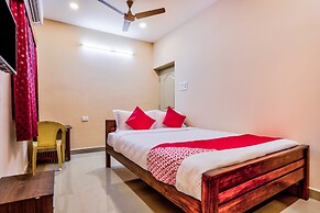 OYO 29878 Sri Abirami Inn