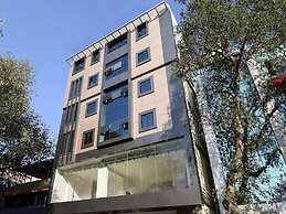 CAPITAL O 23461 Champion Lotus