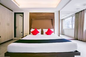 Capital O 45587 The Roa Hotel