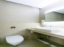 Capital O 45587 The Roa Hotel