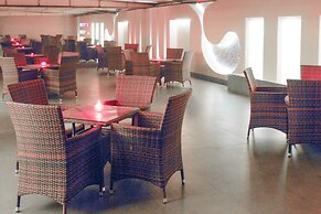 Capital O 45587 The Roa Hotel