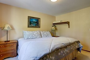 Pet-Friendly 11 Camas Home with Brand-New Private Hot Tub by RedAwning