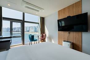 Gray 193 Hotel