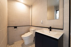 Gray 193 Hotel