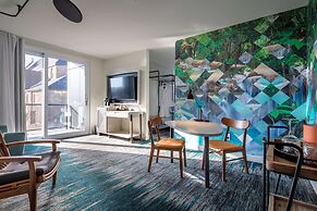 Canvas Moncton, Tapestry Collection by Hilton