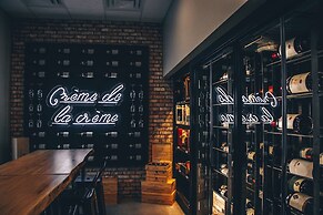 Canvas Moncton, Tapestry Collection by Hilton