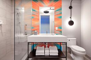 Canvas Moncton, Tapestry Collection by Hilton