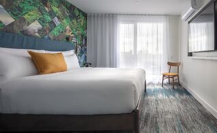 Canvas Moncton, Tapestry Collection by Hilton