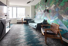 Canvas Moncton, Tapestry Collection by Hilton