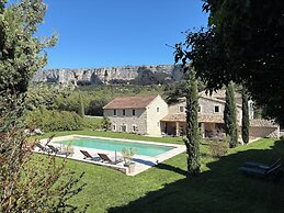 Le Mas aux cedres