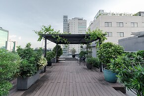 Blue Arch Suites - The Notre Dame Saigon