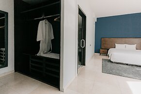 Blue Arch Suites - The Notre Dame Saigon