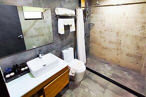 ERUS SUITES HOTEL BORACAY