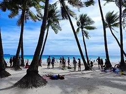 ERUS SUITES HOTEL BORACAY