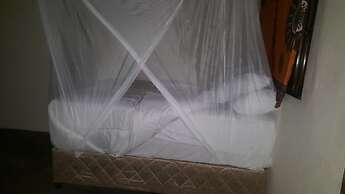 Simoonga Village Backpackers and Cafe