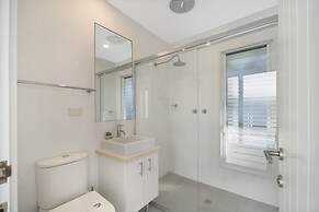 Sea Splash 75 Lorikeet Drive