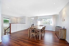 Sea Splash 75 Lorikeet Drive