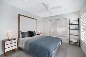 Sea Splash 75 Lorikeet Drive