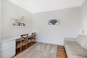 Sea Splash 75 Lorikeet Drive