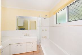 Sunbright 2/5 Petrel Street