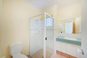 Sunbright 2/5 Petrel Street