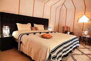 Bivouac Les Dunes De  Chegaga