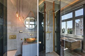 Arena & Seaview Luxurious Residence