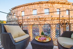 Arena & Seaview Luxurious Residence