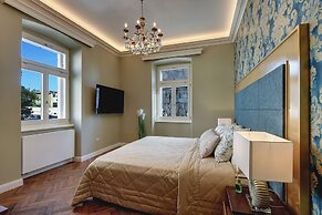 Arena & Seaview Luxurious Residence