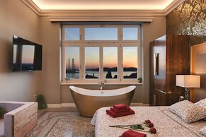 Arena & Seaview Luxurious Residence