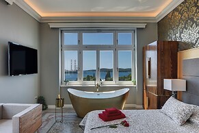 Arena & Seaview Luxurious Residence