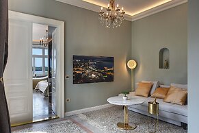 Arena & Seaview Luxurious Residence