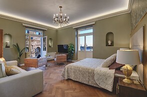 Arena & Seaview Luxurious Residence