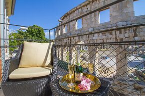 Arena & Seaview Luxurious Residence