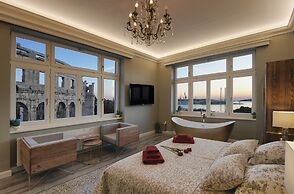 Arena & Seaview Luxurious Residence