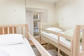 Globus Lipki Hostel