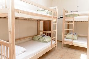Globus Lipki Hostel