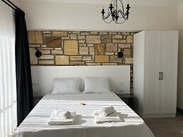 Victoria Hotel and Lounge