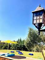 Victoria Hotel and Lounge