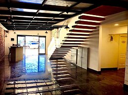 Victoria Hotel and Lounge