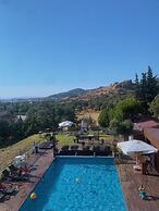 Victoria Hotel and Lounge