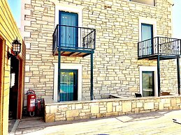 Victoria Hotel and Lounge