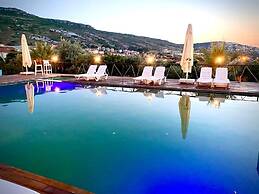 Victoria Hotel and Lounge