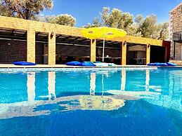 Victoria Hotel and Lounge