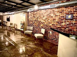 Victoria Hotel and Lounge