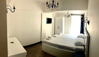 Victoria Hotel and Lounge